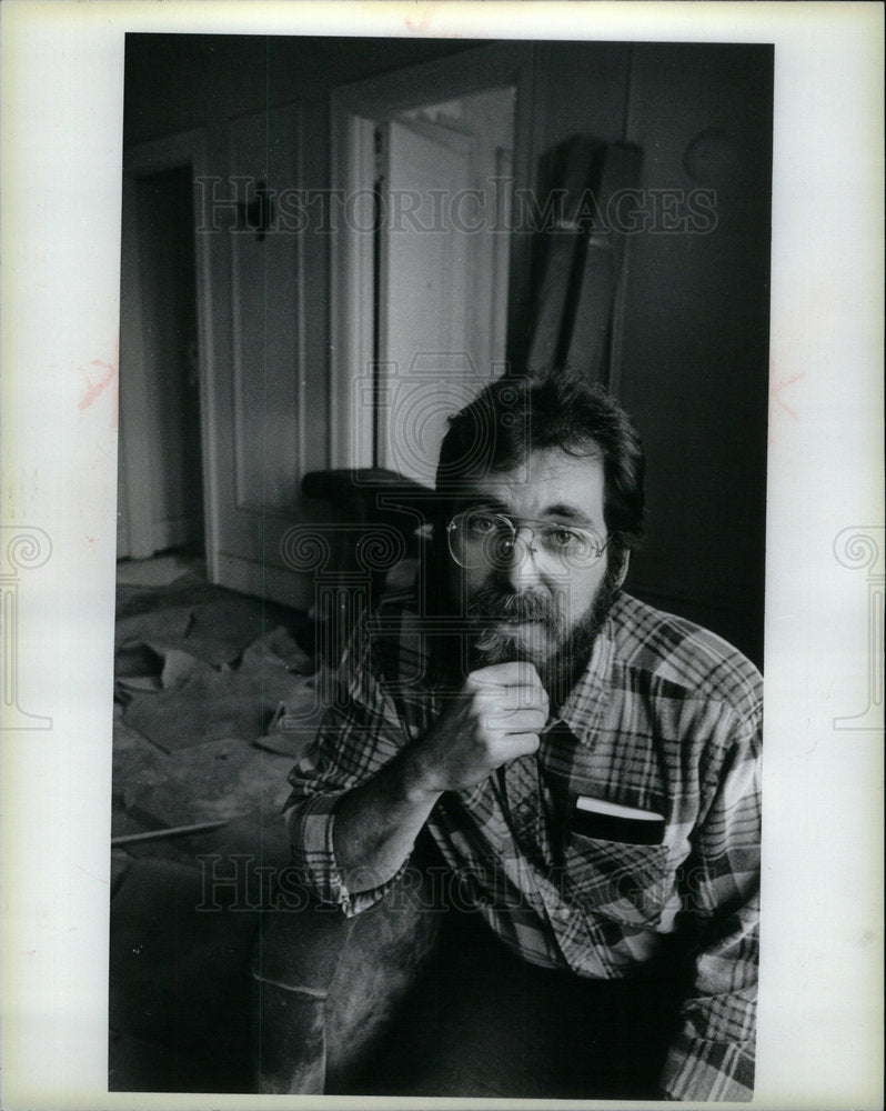 1984 Press Photo Dennis Delor Homeless Shelter - DFPD67863- Historic Images