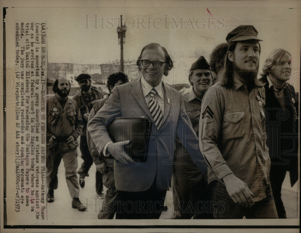 1973 Press Photo Anthony Russo arrives in court - DFPD70409- Historic Images