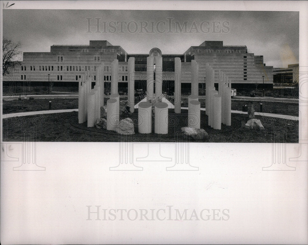 1988 Press Photo Polaris Ring David Barr Sculpture - DFPD73283- Historic Images