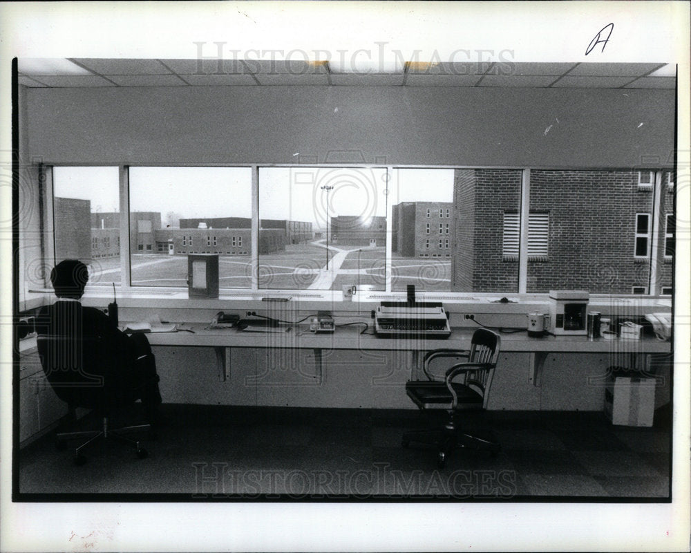 1991 Press Photo Mound Correctional Facility control - DFPD73345- Historic Images