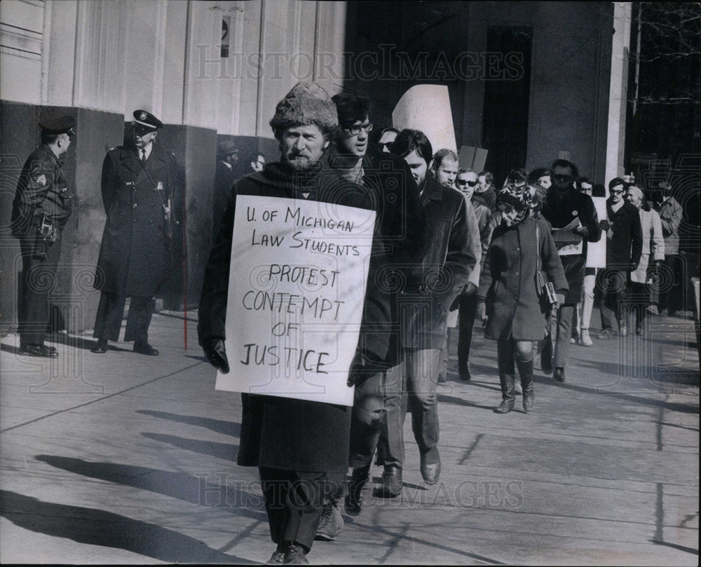 1970 Press Photo Unviersity Michigan Wayne State Picket - DFPD73555- Historic Images
