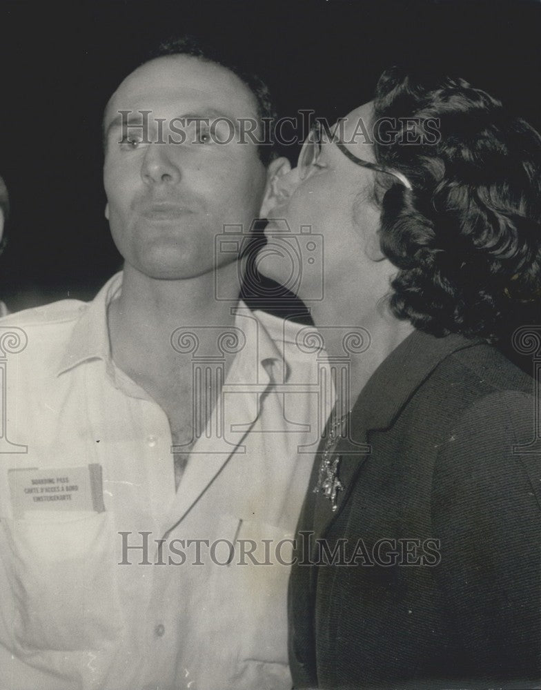 Press Photo Captain David Taylor and wife after Algeria released hijacked pilot- Historic Images