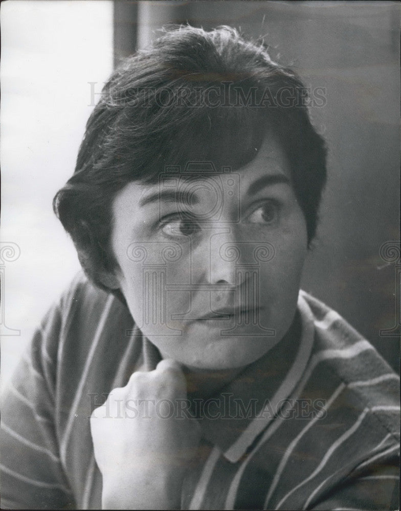 1965 Press Photo Wife Rosa Markus Businessman Husband Tiber Held In Hungary