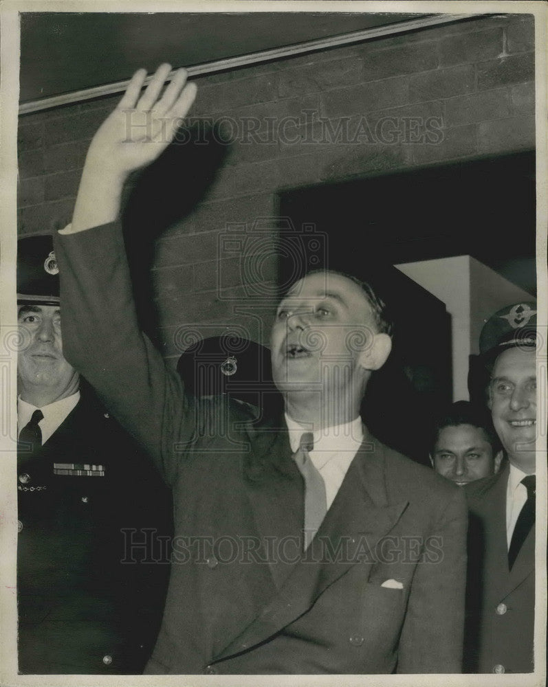 1959 Press Photo Mr.James Swinburn At London Airport - KSB00675- Historic Images