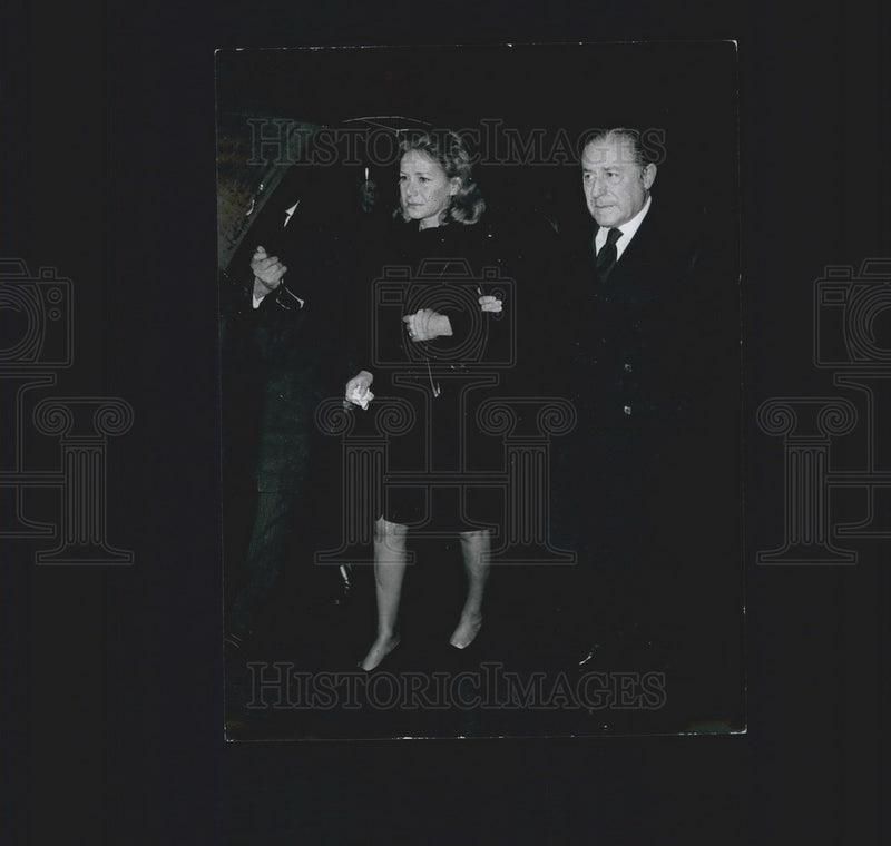 Load image into Gallery viewer, 1973 Press Photo Tian Livanos Niarchos &amp; Husband Stauros Niarchos - KSB01223
