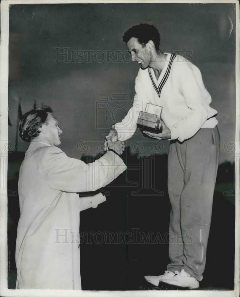 1954 Press Photo Australian Runner John Landy - KSB03011