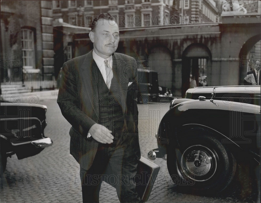 1962 Press Photo Mr. Enoch Powell, Minister of Health - KSB04287