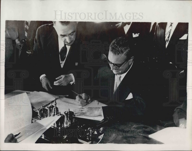 Load image into Gallery viewer, 1953 Press Photo Alberto Martin Artajo the Spanish Foreign Minister - KSB04333
