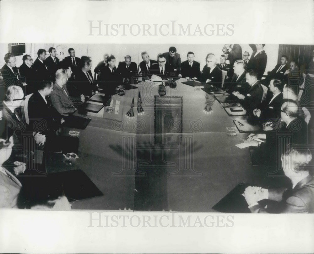 1969 Press Photo Jordan Premier & of American National Military Academy Deleg- Historic Images