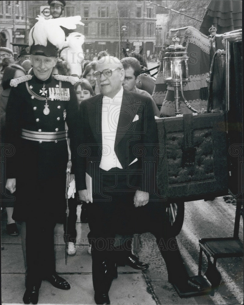 Load image into Gallery viewer, 1980 Press Photo South African Ambassador Marais Steyn Heading To Queen
