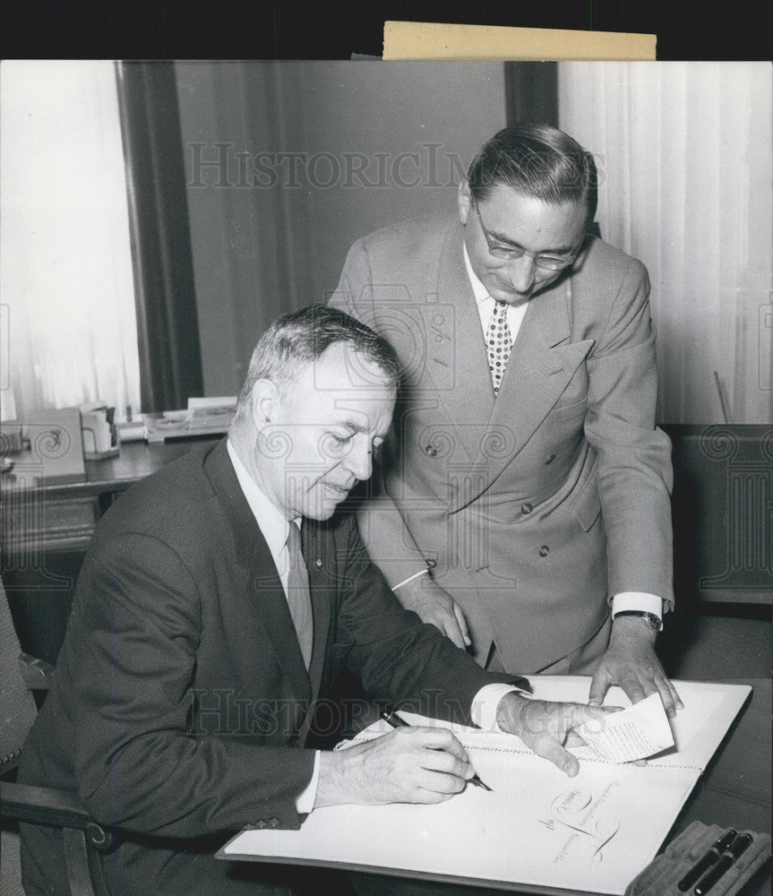 1956 Press Photo Lord Mayor Taft &amp; Town Mayor of Berlin, Amrehn. - KSB11931- Historic Images