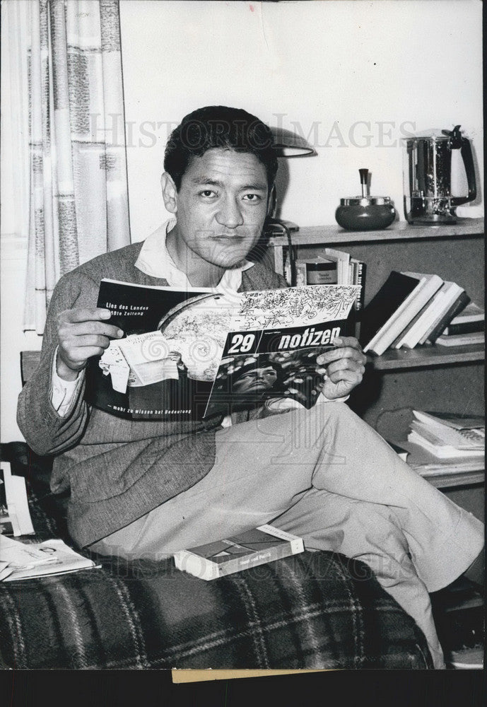 1960 Press Photo Tsewan Tethong Dalai Lama's Interpreter - KSB12027