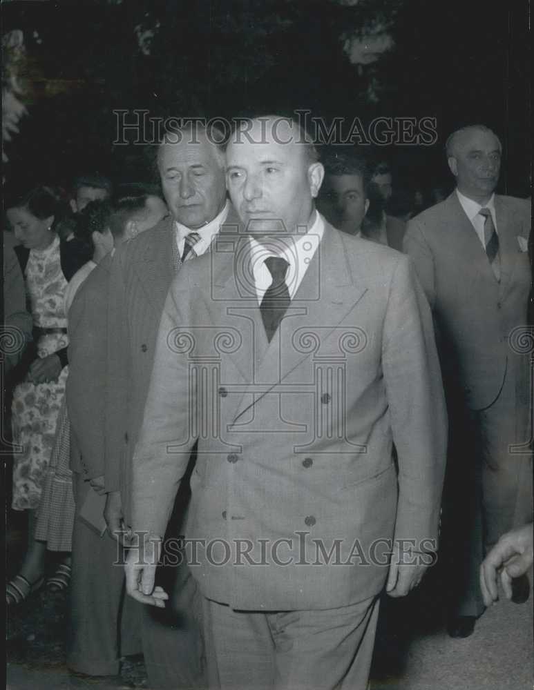 Press Photo Mario Scelba Goes to see the Body of Gaspare Pisciotta - KSB13563- Historic Images