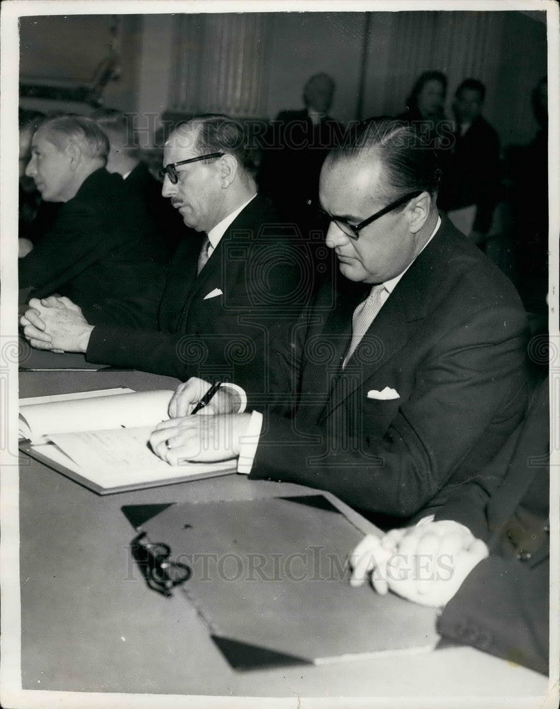 1954 Press Photo German Federal Councillor Oscar Schlitter &amp; M. Rene Hassigli- Historic Images