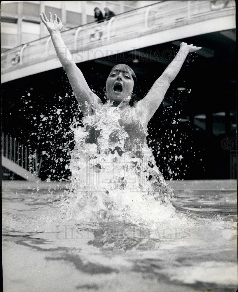 1962 Press Photo Ann Hudson. in the swimming pool - KSB14723