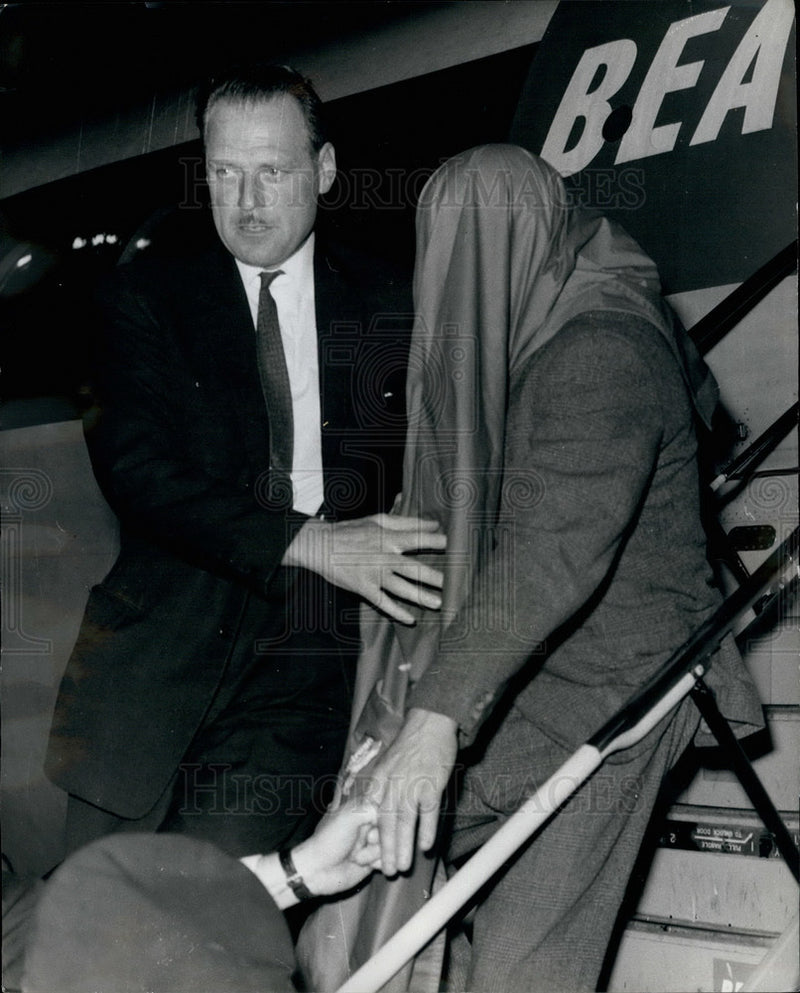 Load image into Gallery viewer, 1966 Press Photo John Duddy under arrest for murder - KSB15065
