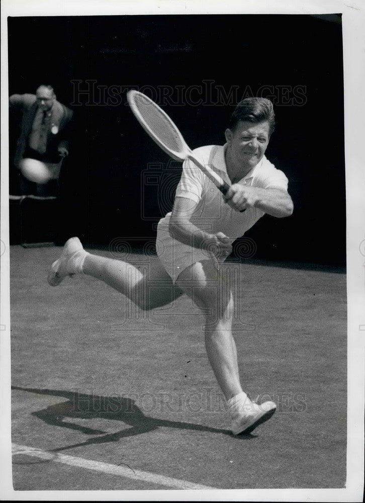 Load image into Gallery viewer, 1961 Press Photo Billy Knight (GB) at Wimbledon Tennis Championships - KSB16641
