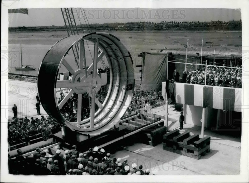 Load image into Gallery viewer, 1959 Press Photo Britain's first Atomic Submarinekeel laying ceremony
