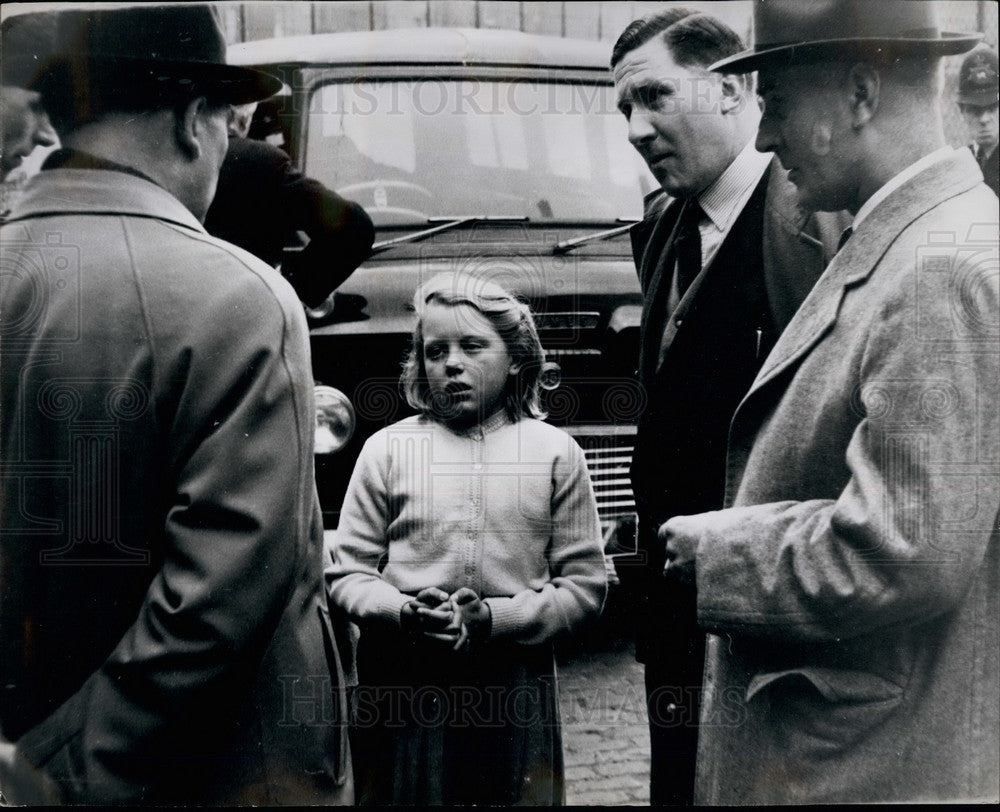 1959 Press Photo Ten-year-old Christine sees $7,000 Mail Bag Robbery - KSB19749
