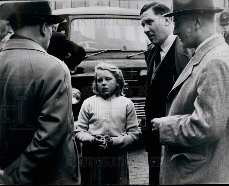 Load image into Gallery viewer, 1959 Press Photo Ten-year-old Christine sees $7,000 Mail Bag Robbery - KSB19749
