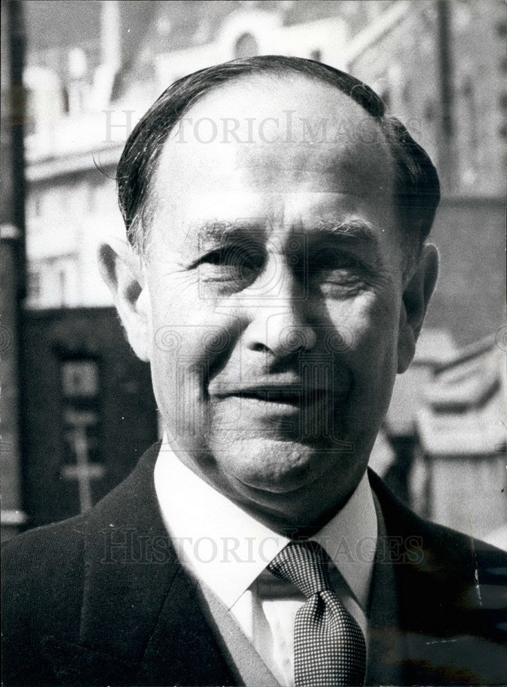 Load image into Gallery viewer, 1971 Press Photo Sir Edmund Compton for Team Named For Ulster Inquiry
