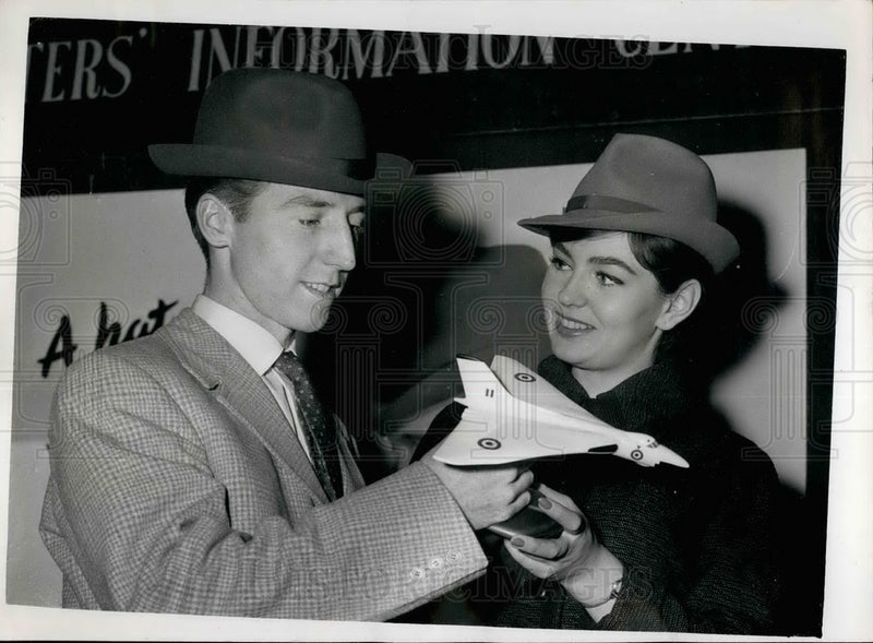 Load image into Gallery viewer, 1958 Press Photo European Hatting Convention in London - KSB26537
