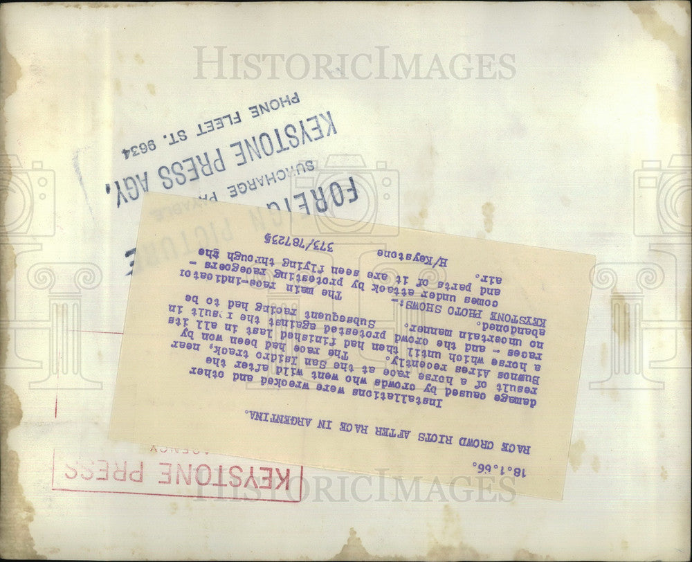 1966 Press Photo Racegoers Protest Results San Isidro Track Buenos Aires
