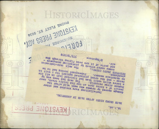 1966 Press Photo Racegoers Protest Results San Isidro Track Buenos Aires