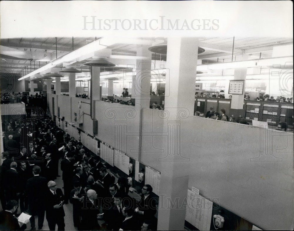 1970 Press Photo Stock Exchange moves to Skyscraper Block - KSB28305- Historic Images