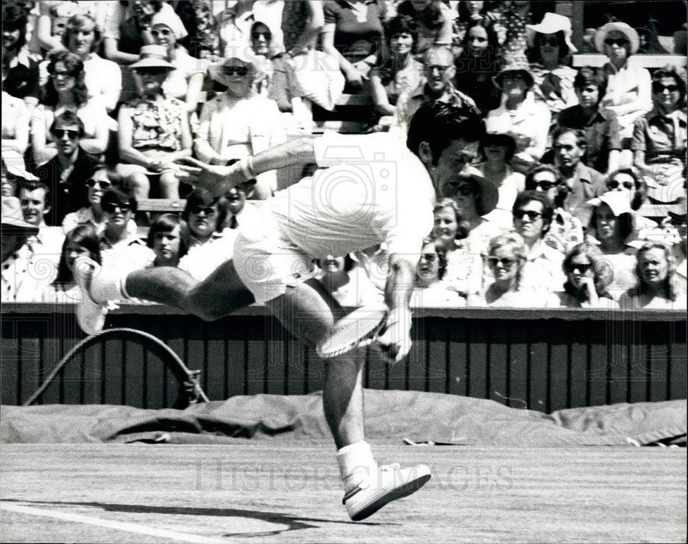 1975 Press Photo Ken Rosewall Plays Against J.W. Feaver At Wimbledon - KSB30397