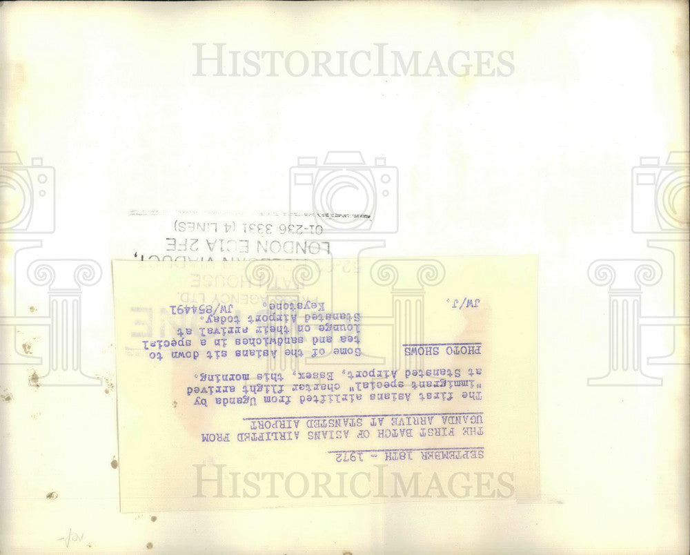 1972 Press Photo Asian Refugees Eat In Special Lounge At Stansted Airport