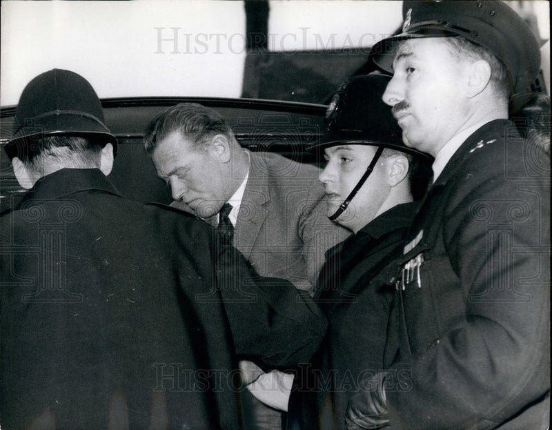 Load image into Gallery viewer, 1959 Press Photo Constable George Alberta Askew arrested for robbery - KSB30725

