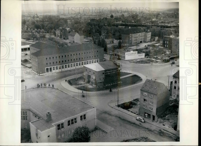 Load image into Gallery viewer, Press Photo Wesel-- City of Peter Minuit Reconstructed After 8 Years - KSB32253
