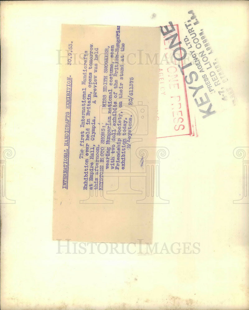 Load image into Gallery viewer, 1953 Press Photo International Handicrafts Exhibition - KSB32715
