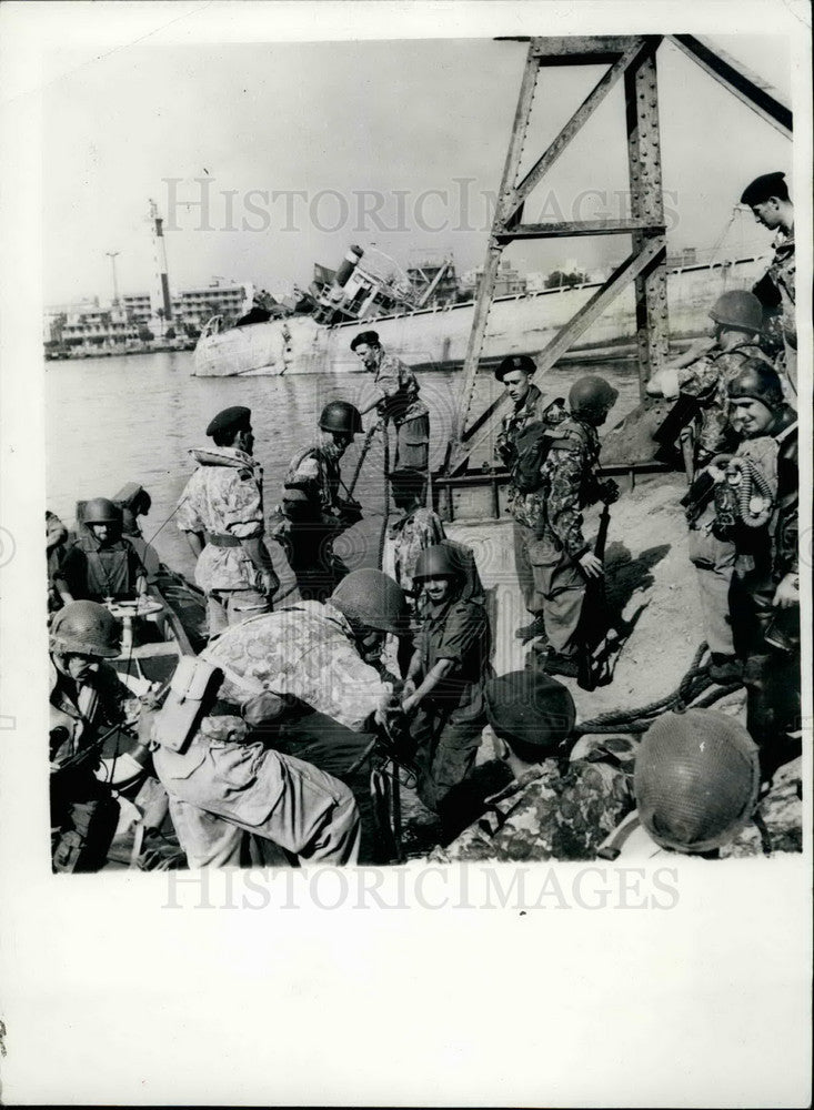 1956 Press Photo French Soldiers, Port Faud - KSB34929- Historic Images