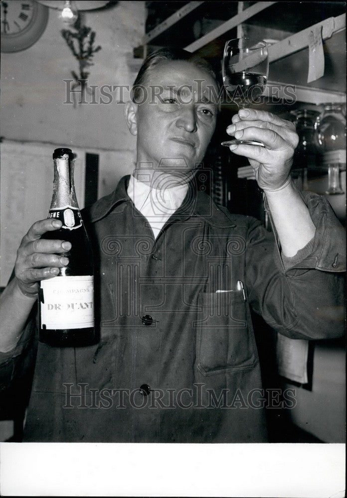 Load image into Gallery viewer, 1957 Press Photo Auguste Pommepuy serving champagne Blanc des Blangs""
