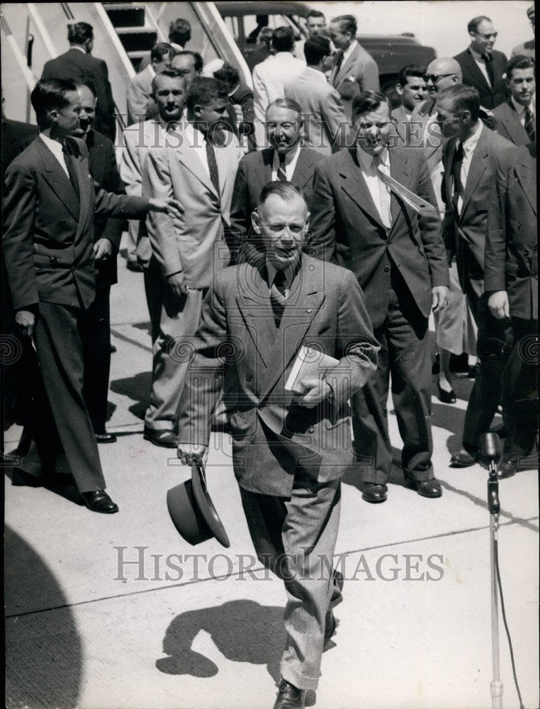 1954 Press Photo Bedell Smith, Geneva Airport - KSB39119- Historic Images