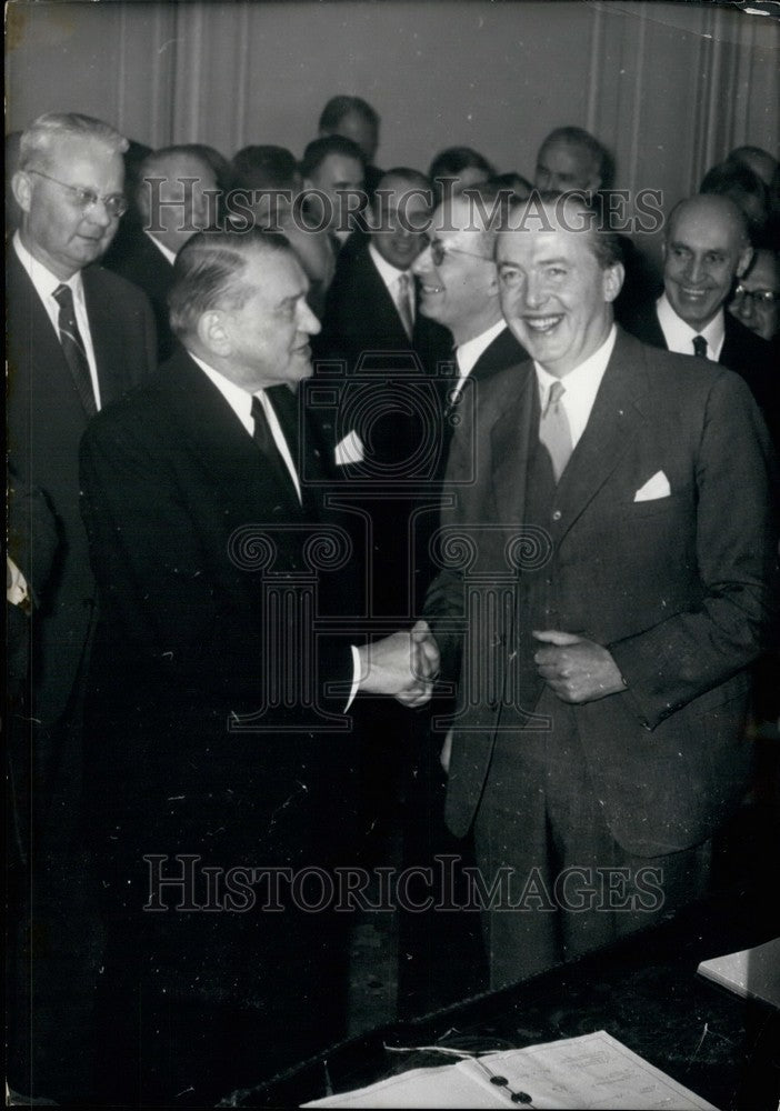 Load image into Gallery viewer, 1957 Press Photo President Coty &amp;Peter Thorneycroft, Chancello of the Exchequer
