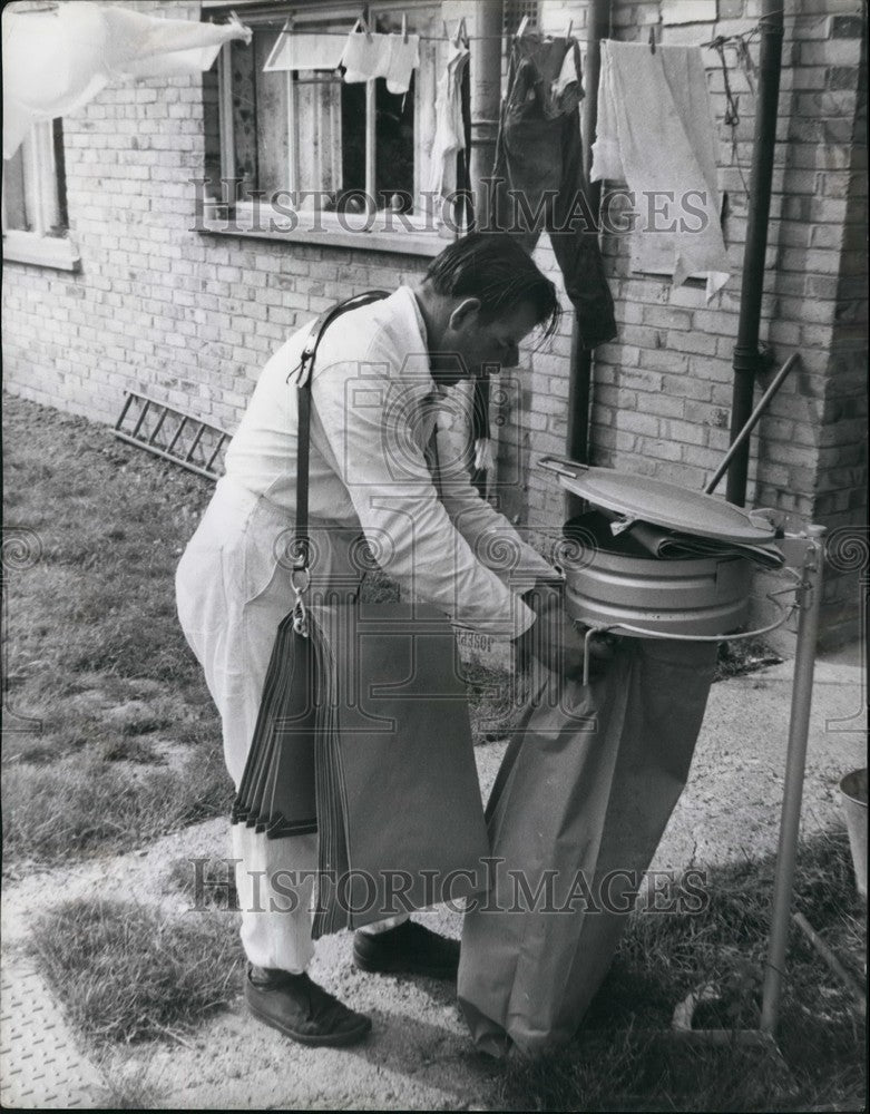 1960 Press Photo Dustman Wearing White Overalls Sittingbourne Kent - KSB40875- Historic Images