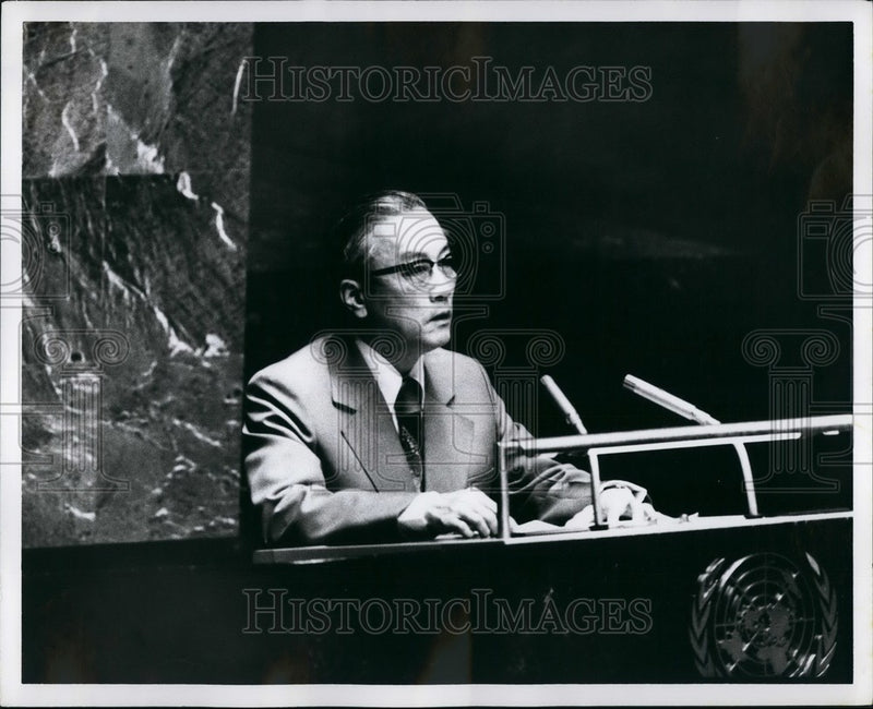 Load image into Gallery viewer, 1979 Press Photo Vietnamese Amb. Ha Van Lau at UN Gen. Assembly - KSB43967
