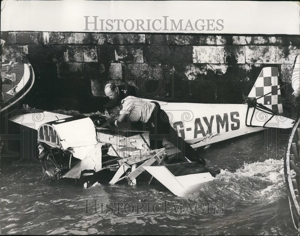 1971 Press Photo Peter Terence Gent Egget Plane Crash Accident - KSB46781
