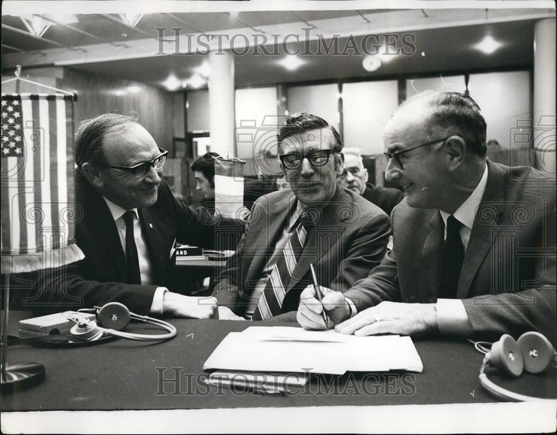 Load image into Gallery viewer, 1971 Press Photo Jack Jones, Leonard Woodcock And Hugh Scanlon - KSB51437
