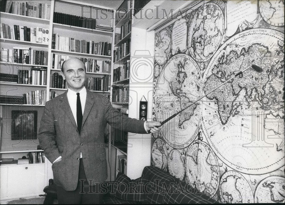 1967 Press Photo German Politician Gunter Schweimer At Home
