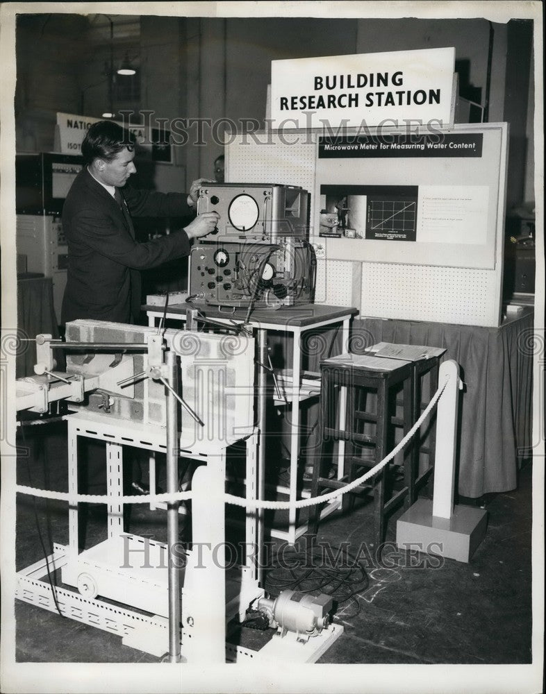 1962 Press Photo Exhibition Institute Physics Physical Society Westminster- Historic Images