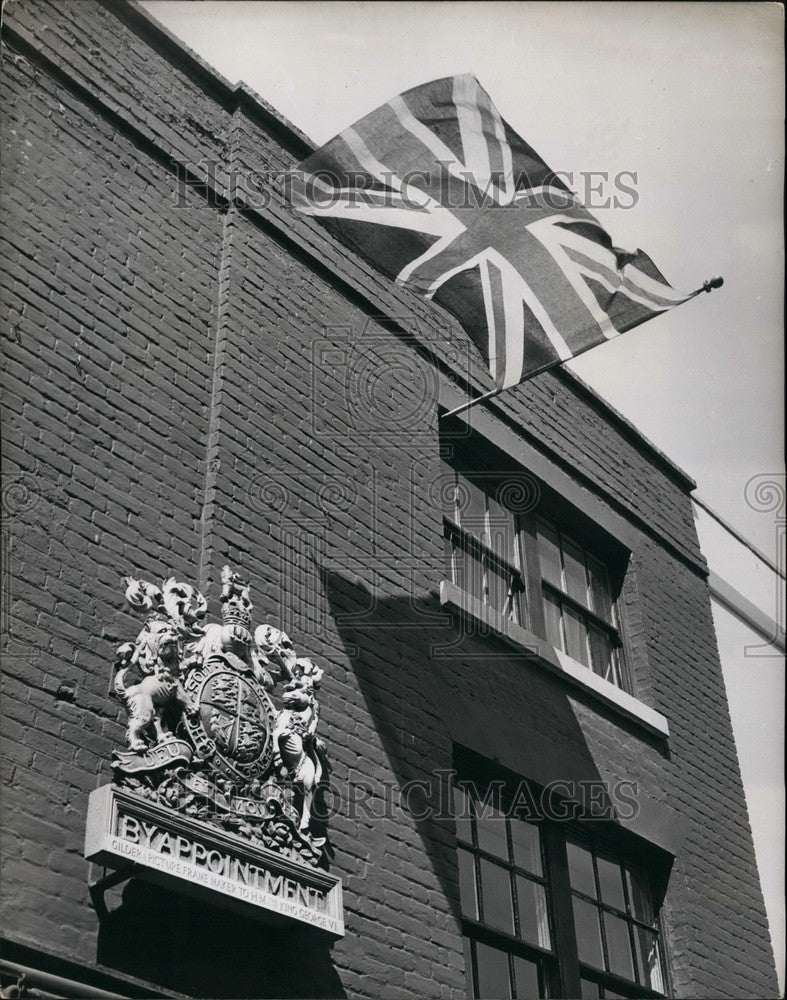 Press Photo Art Dealer&#39;s Shop in Thames Street - KSB54609- Historic Images