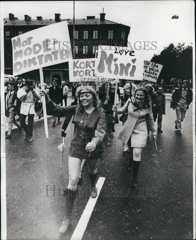 1970 Press Photo Demonstration Against The Maxi-And-Midi in Stockholm Leena Skog
