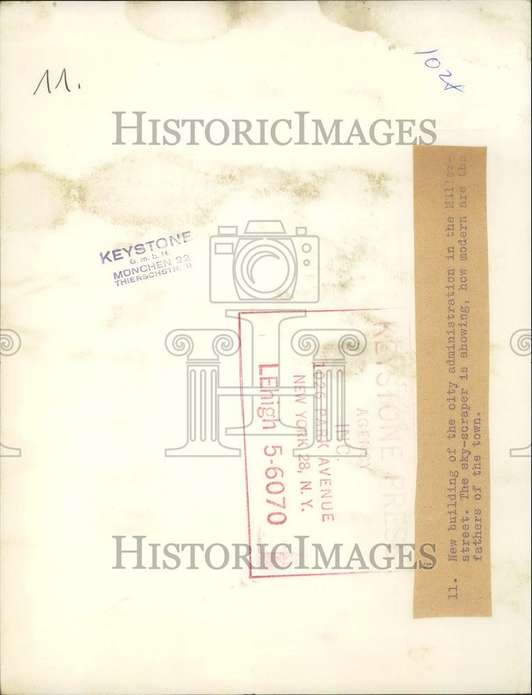 Press Photo building of the city administration in the Miller street - KSB55571