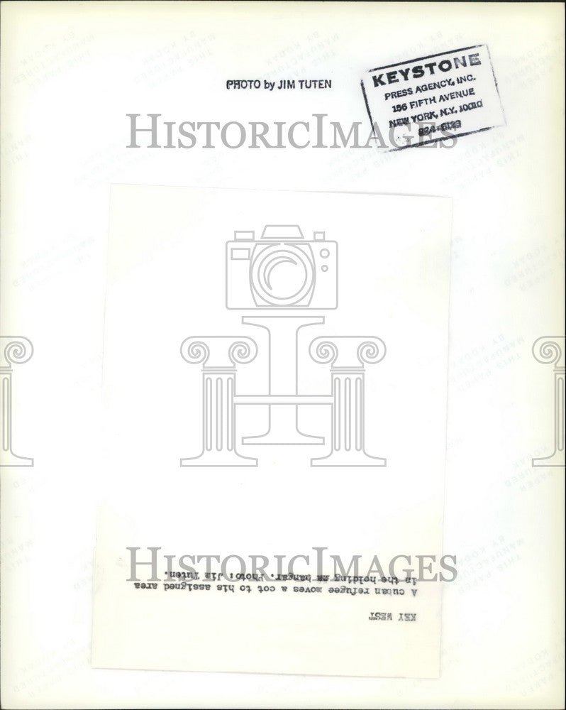 Press Photo A cuban refugee moves a cot to his assigned area in the holding