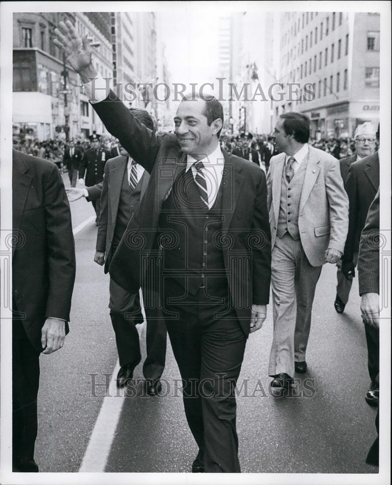 Load image into Gallery viewer, 1982 Press Photo New York City Columbus Day Parade Lt. Governor Mario Cuomo
