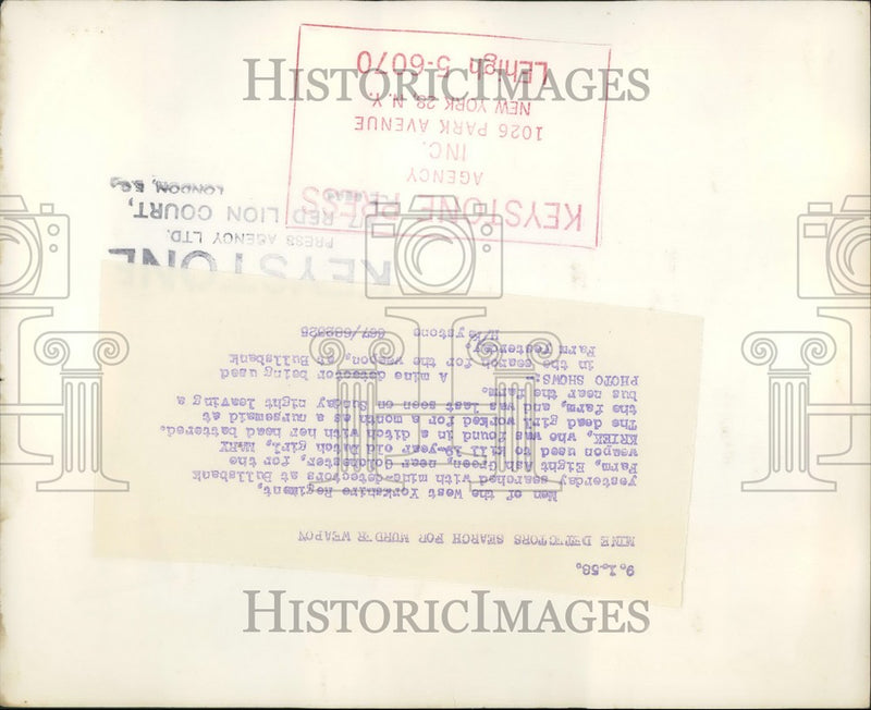 Load image into Gallery viewer, 1958 Press Photo Men of West Yorkshire Search For Weapon W/ Metal Detectors
